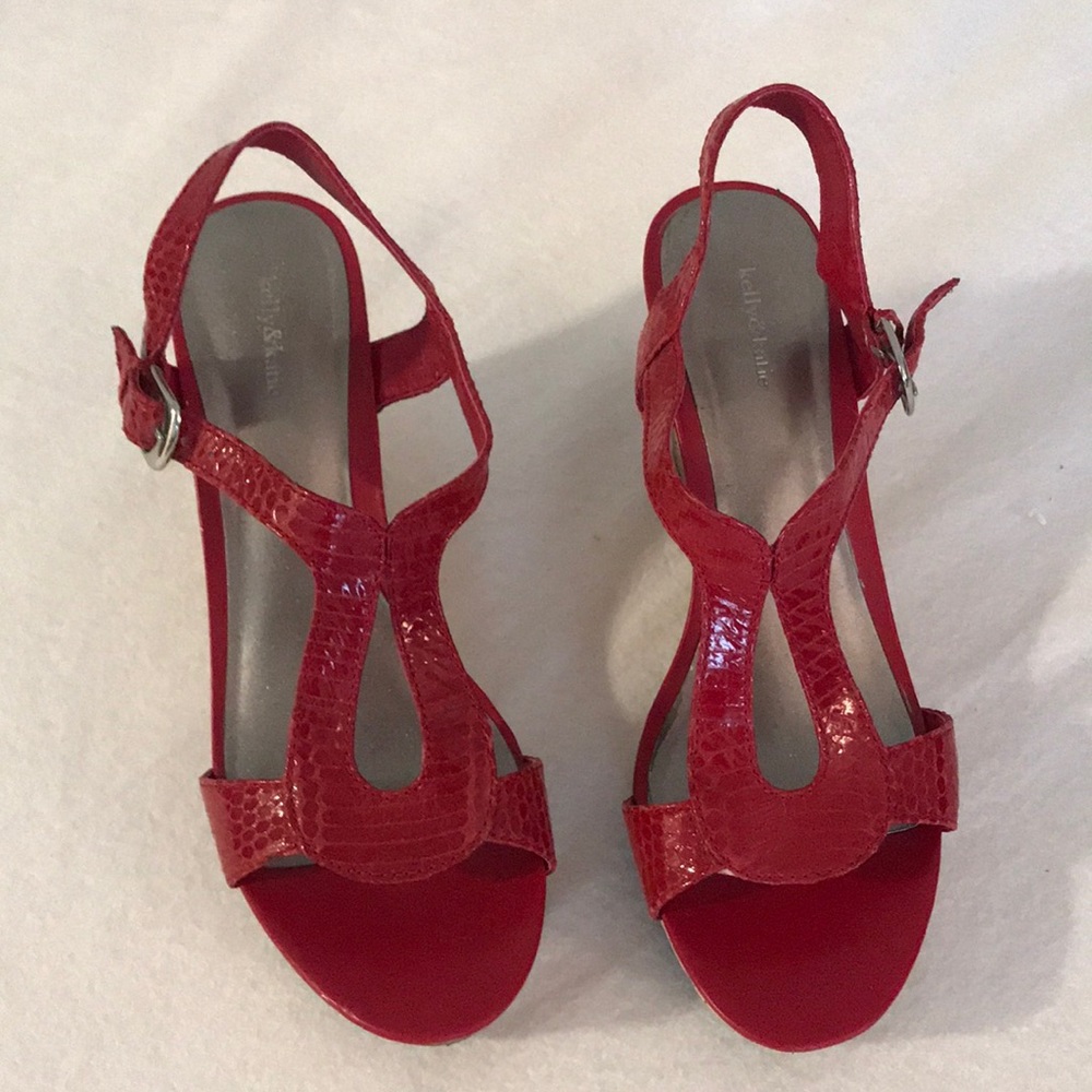 Size 9 red wedge